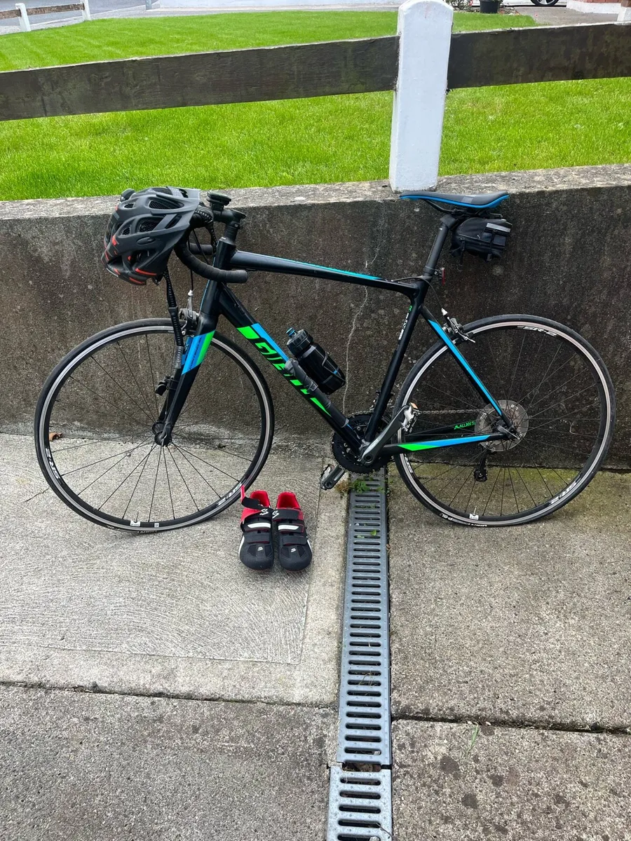 Giant 2 Road Bike - Image 3