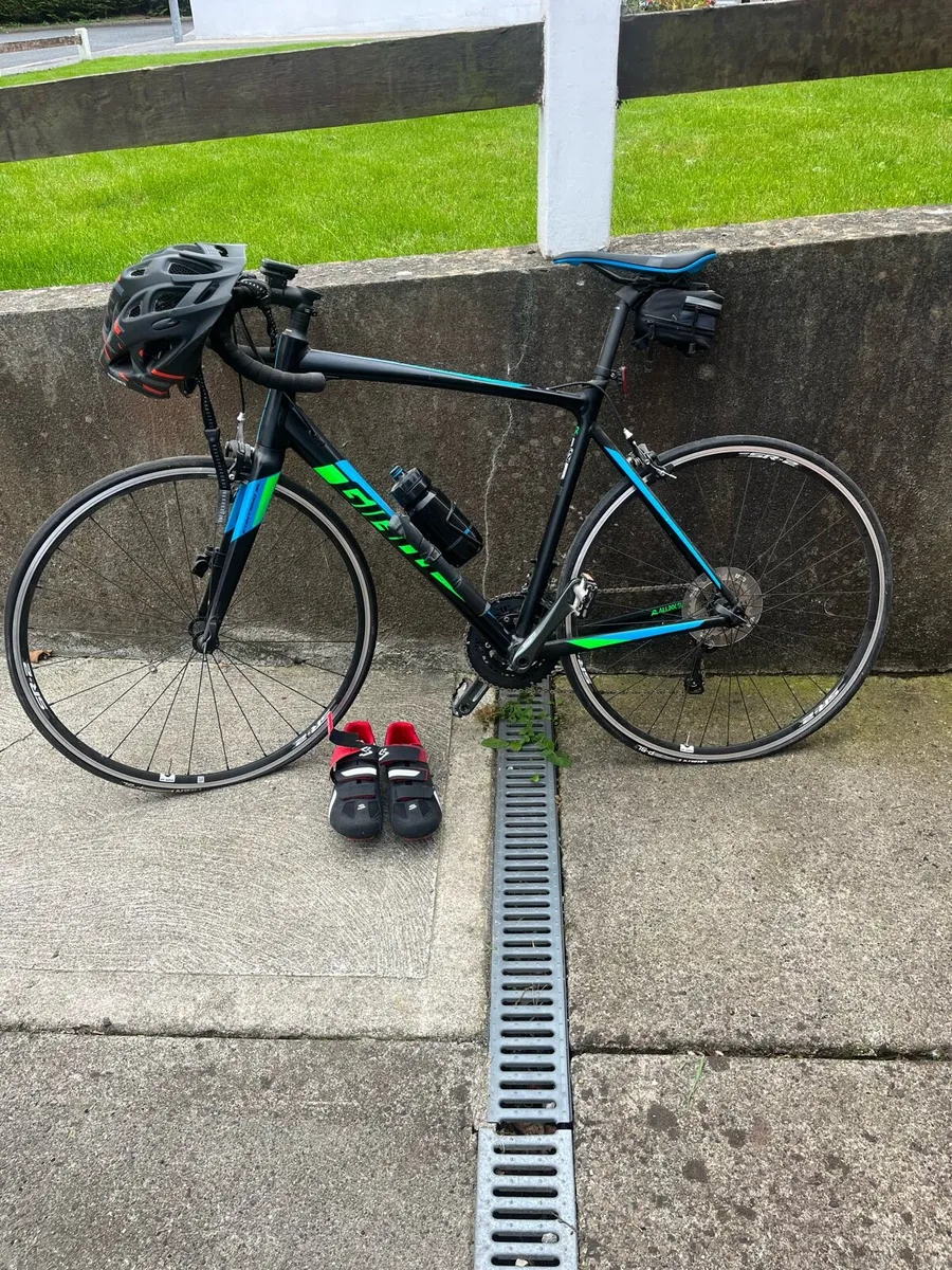 Giant 2 Road Bike - Image 1