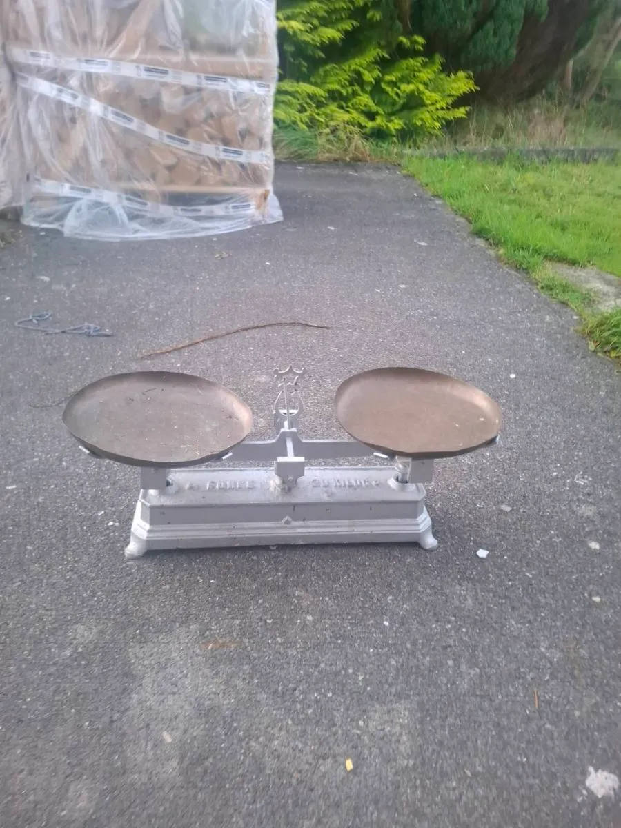 Old scale - Image 1