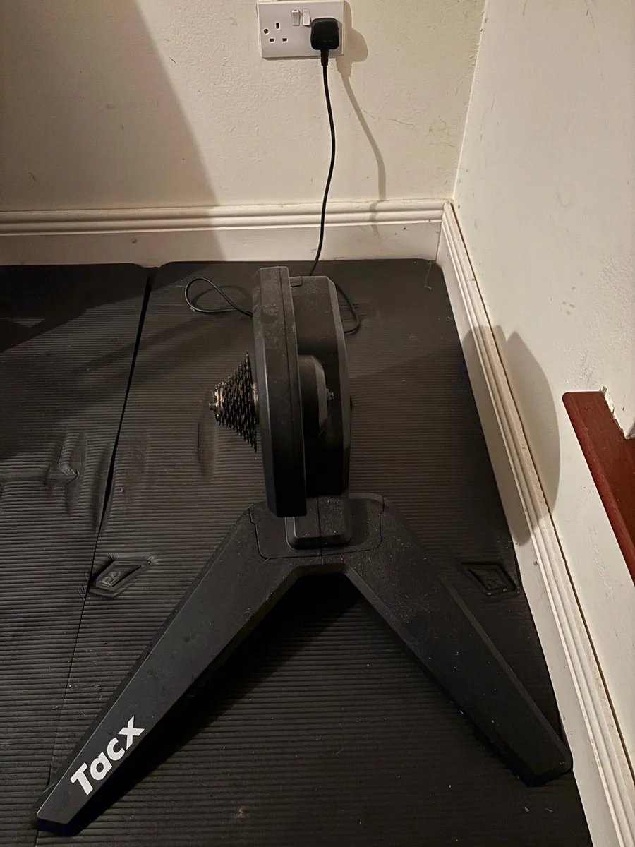 Tacx Flux Smart Turbo Trainer - Image 1