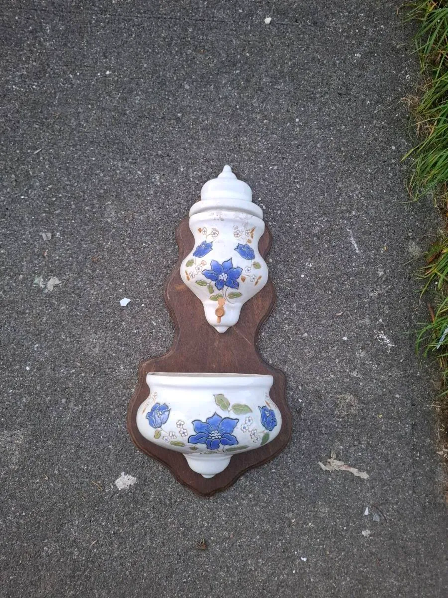 Ceramic wall fountain - Image 1