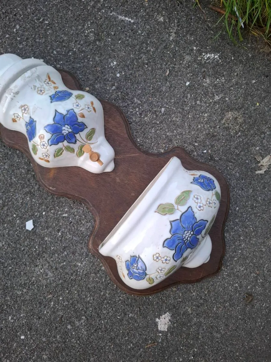 Ceramic wall fountain - Image 3