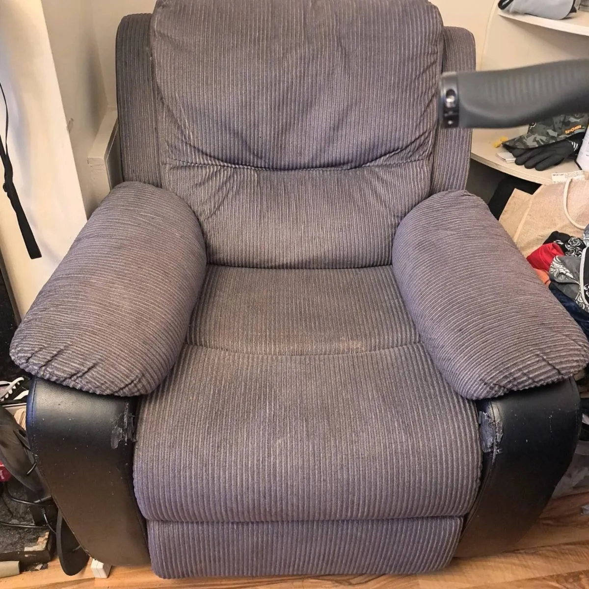 311 suite/couch/sofa €90 ono - need gone - Image 2
