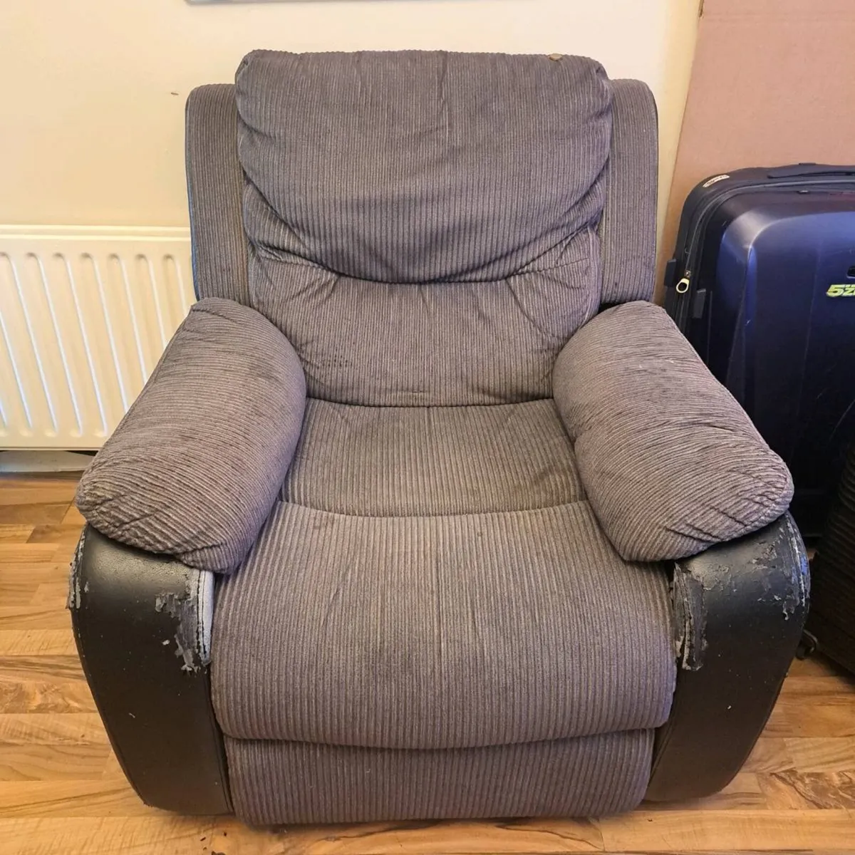 311 suite/couch/sofa €90 ono - need gone - Image 3