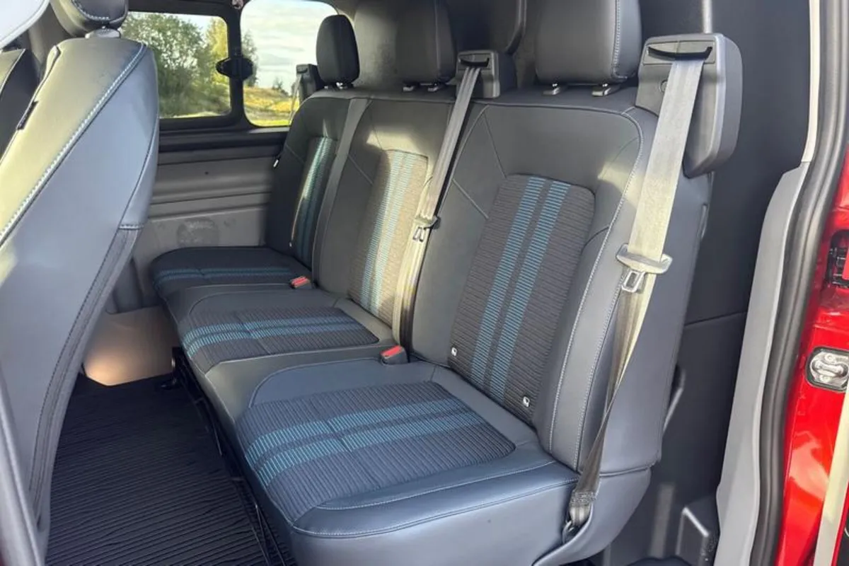 Ford Transit Custom 2.0 320 EcoBlue Sport Crew Van - Image 4