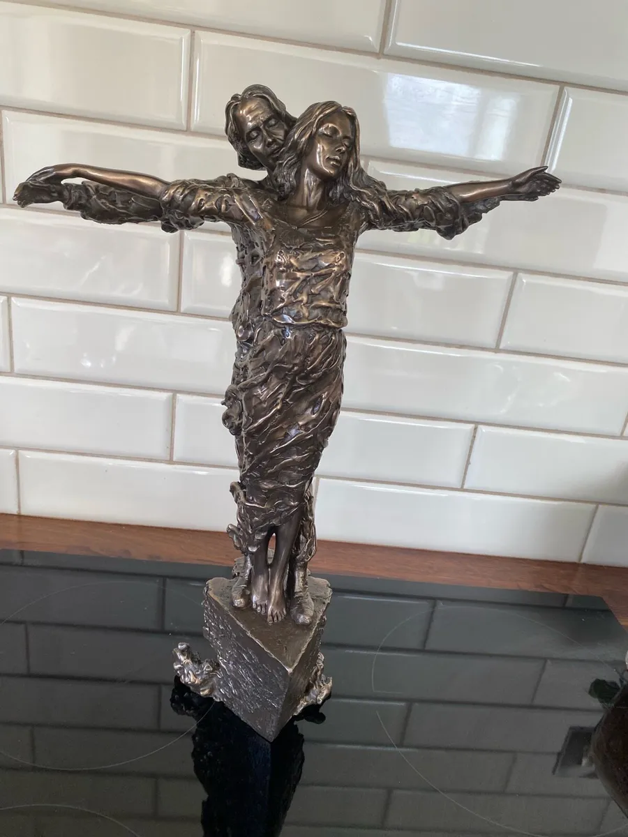 Eternal Love – Bronze Effect Sculpture - Image 2