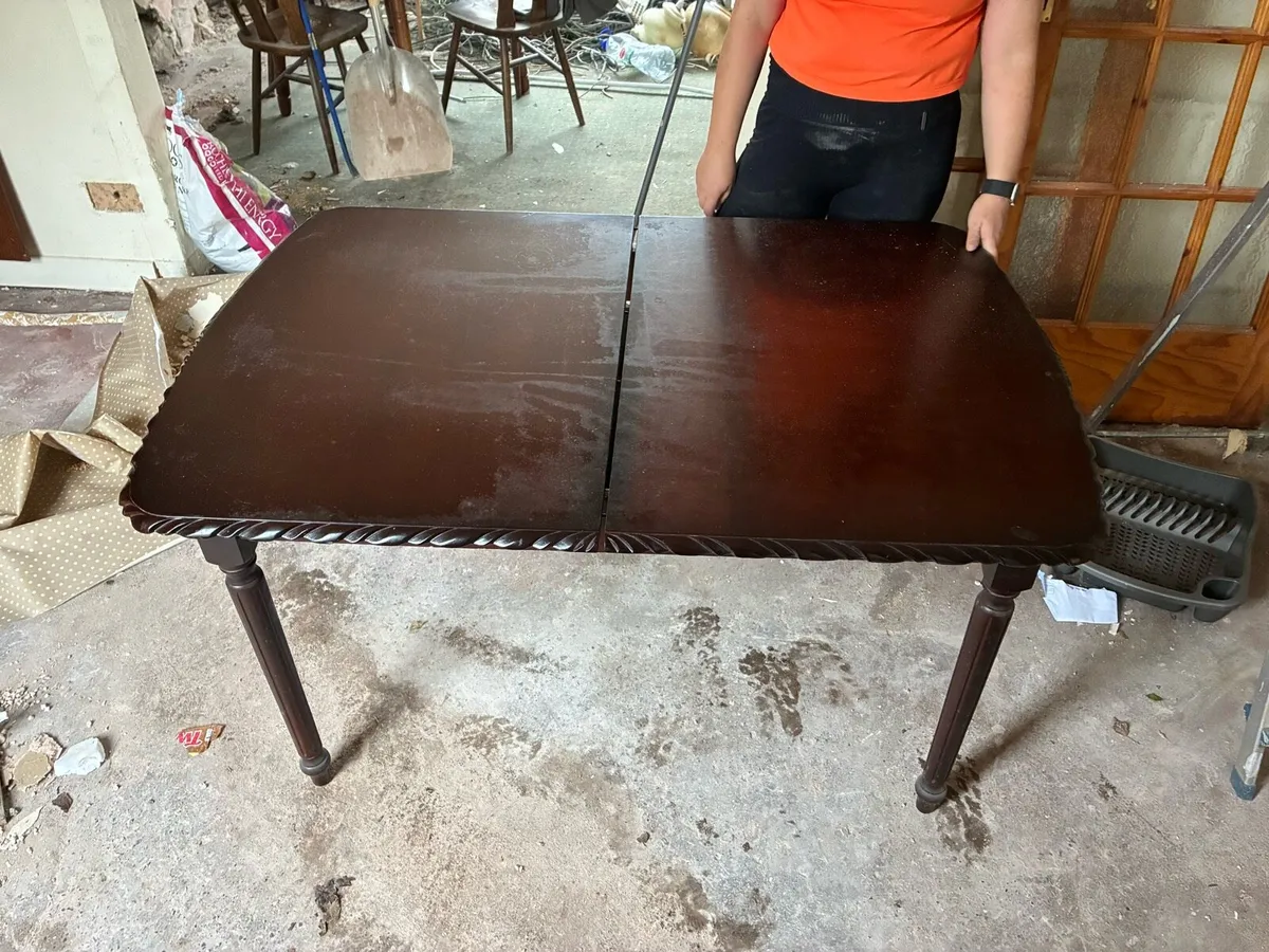 Extendable mahogany table - Image 1