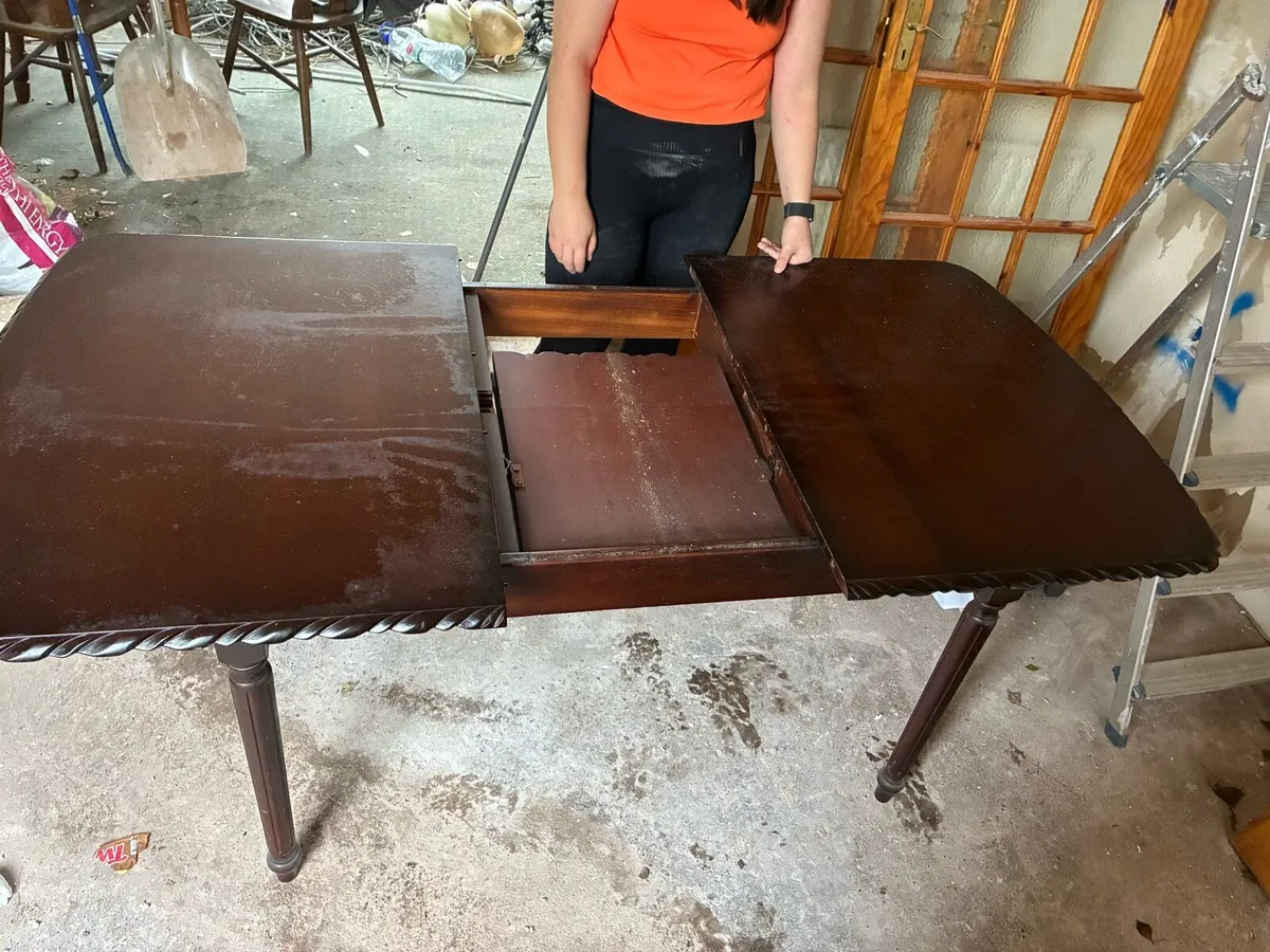 Extendable mahogany table - Image 2