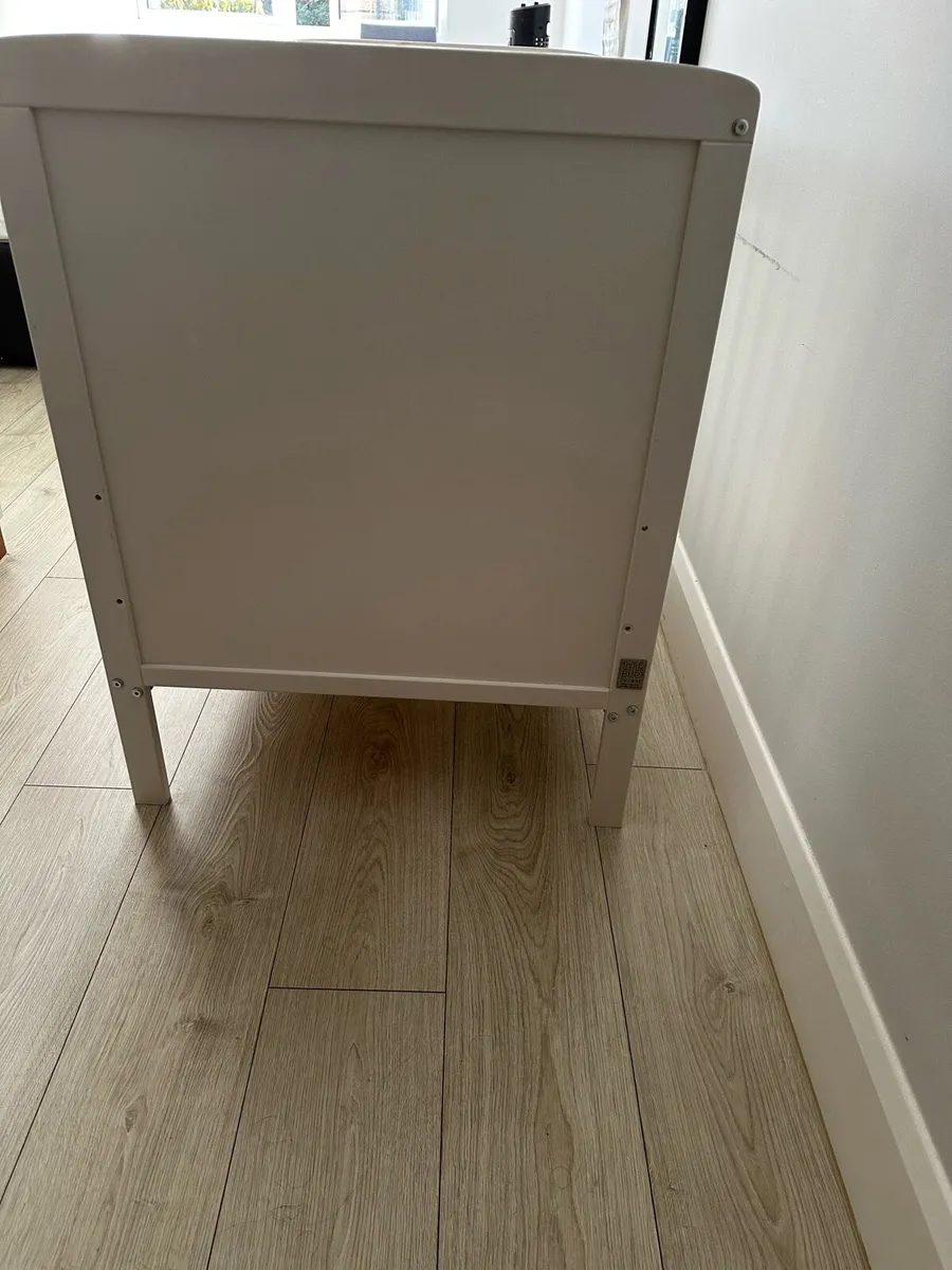 Baby cot with mattress - Image 4