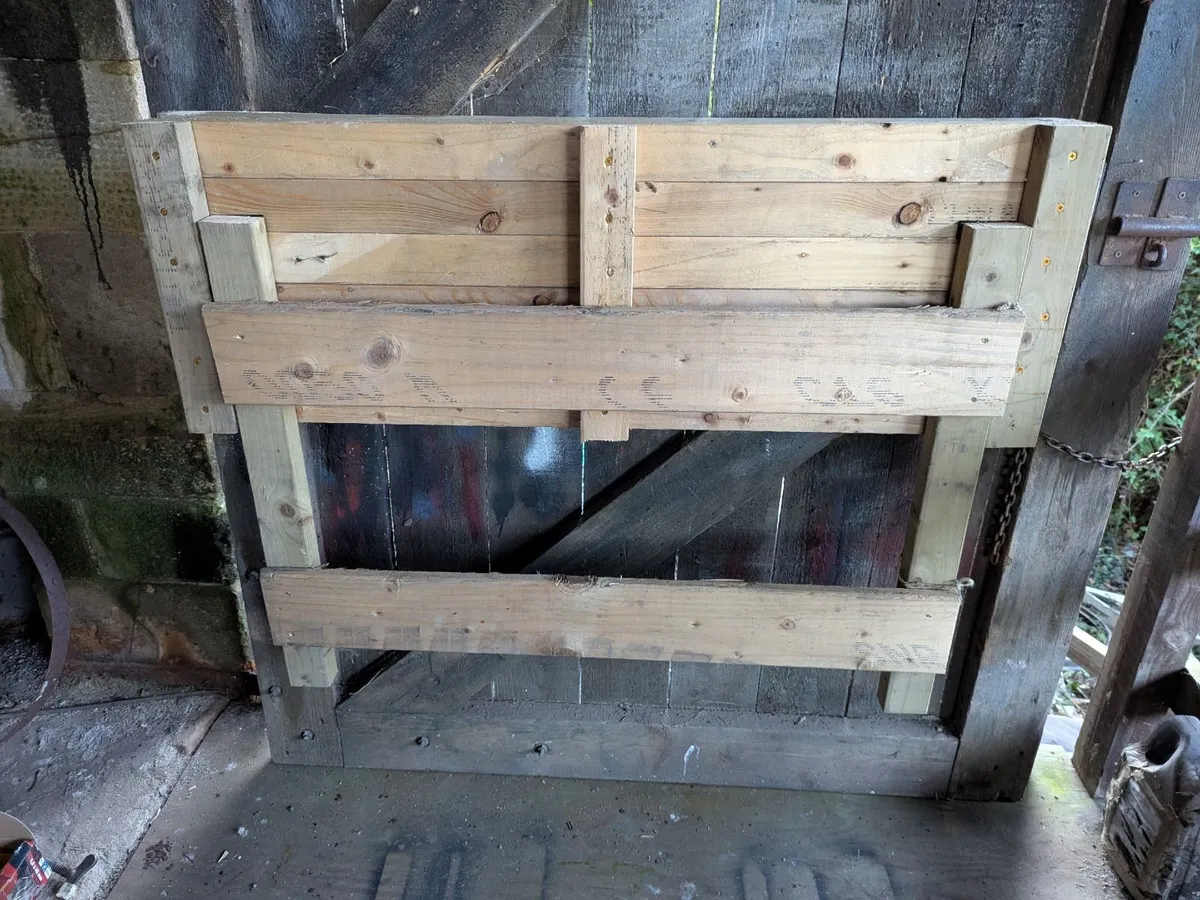 Folding Woodwork Bench - Image 4