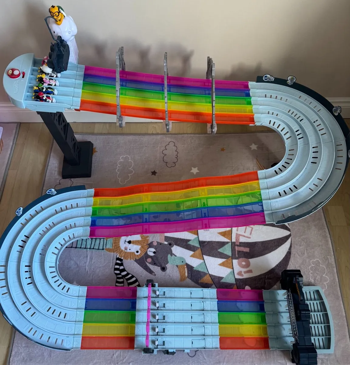 Hot Wheels Mario Kart Rainbow Road Raceway Set - Image 4