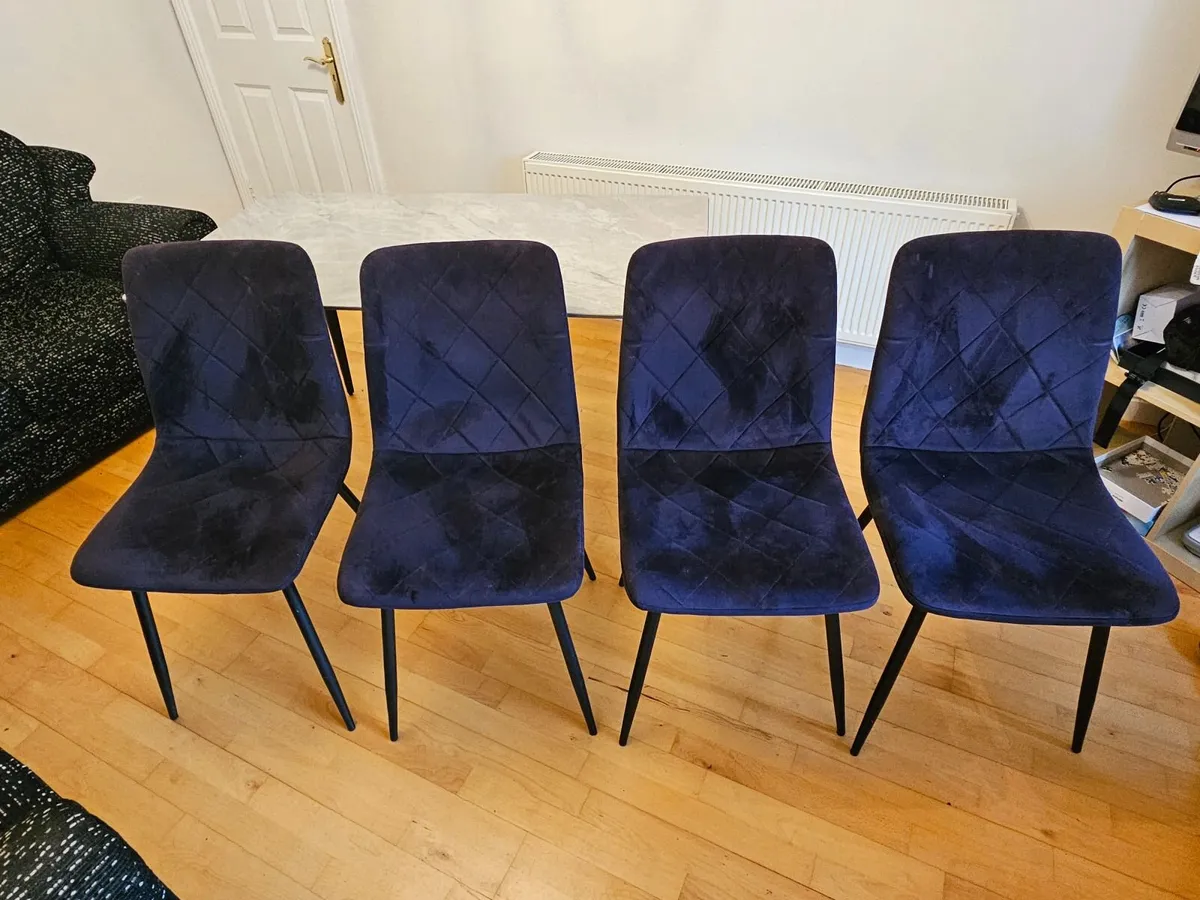 Kitchen Table and chairs x 4 - Image 3