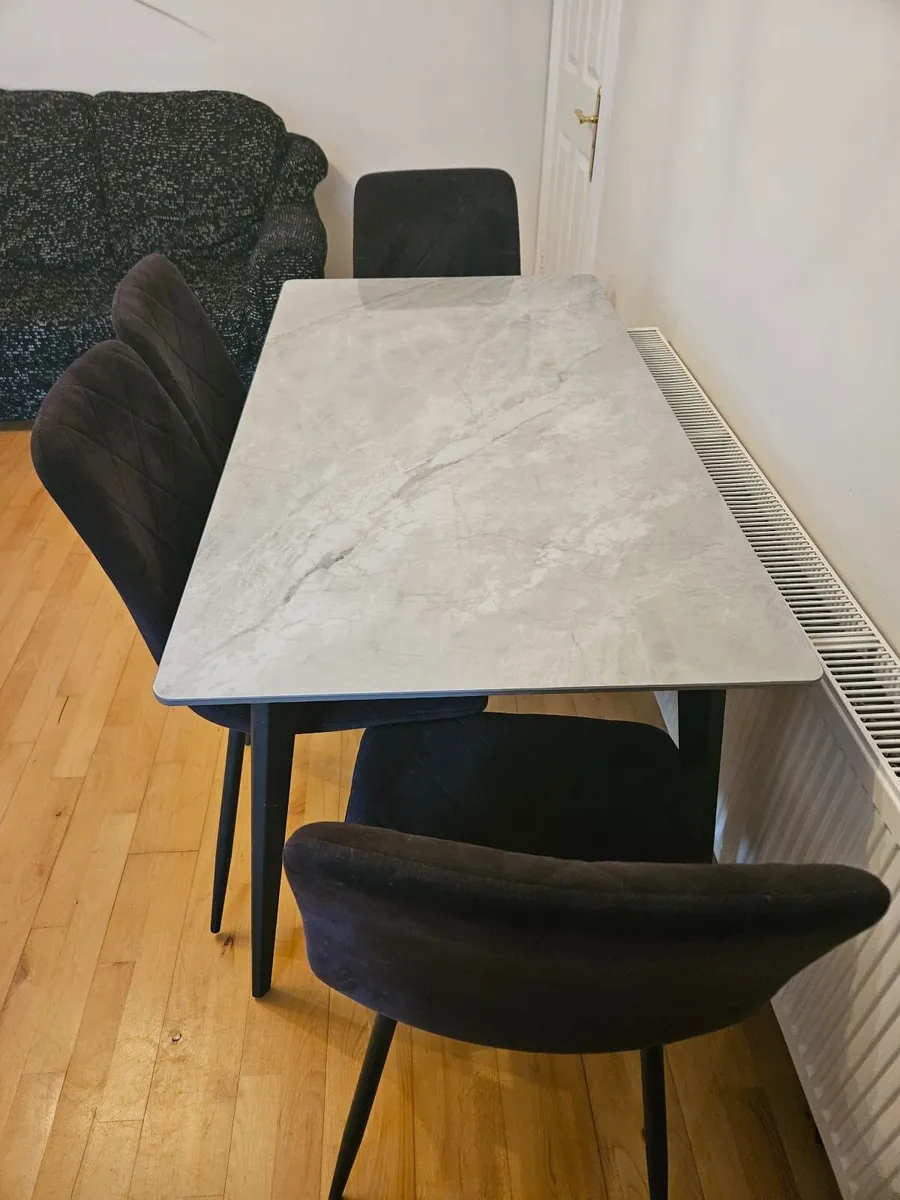 Kitchen Table and chairs x 4 - Image 4