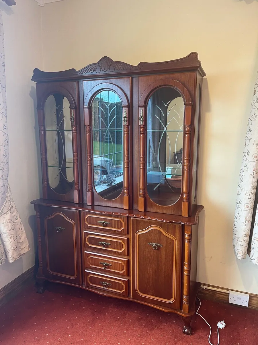 Mahogany Dresser with mirror & lights - Image 2