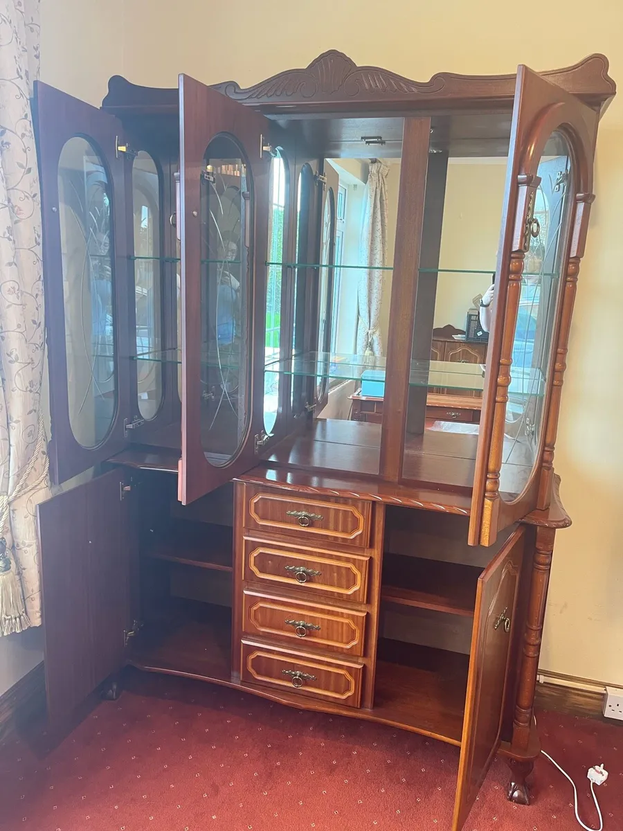 Mahogany Dresser with mirror & lights - Image 3