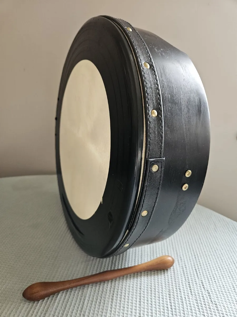 Quality Mid Sized 14" Bodhrán with Tipper & Case - Image 2