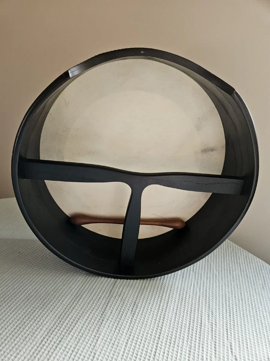 Quality Mid Sized 14" Bodhrán with Tipper & Case - Image 3