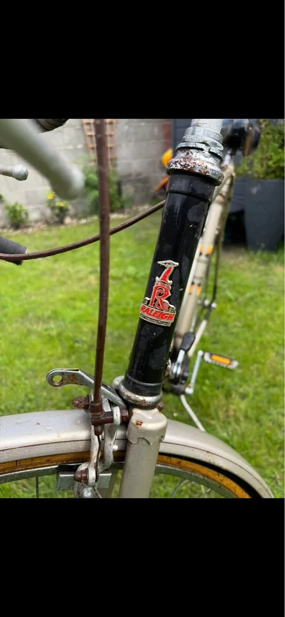 Vintage Raleigh Medale road/racing bicycle - Image 3