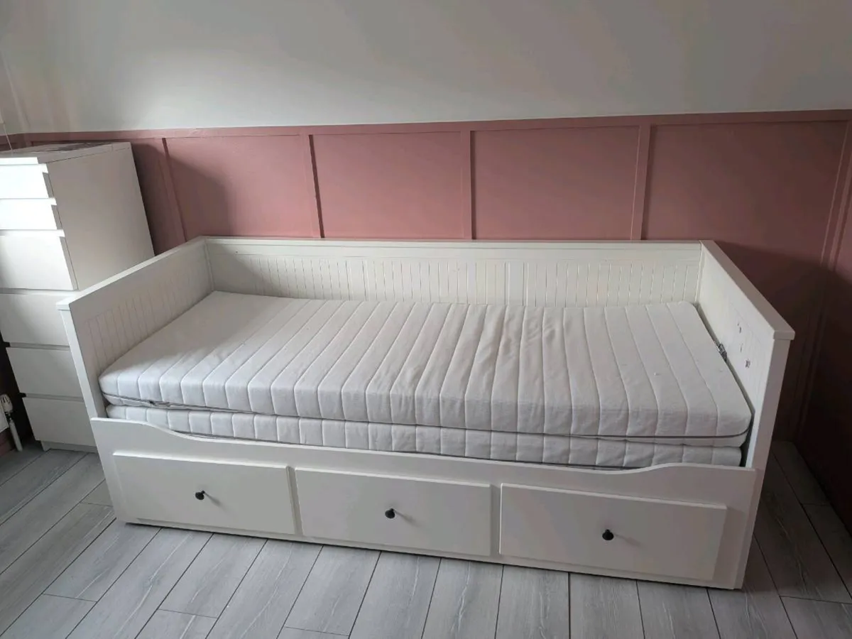 Daybed - Image 1