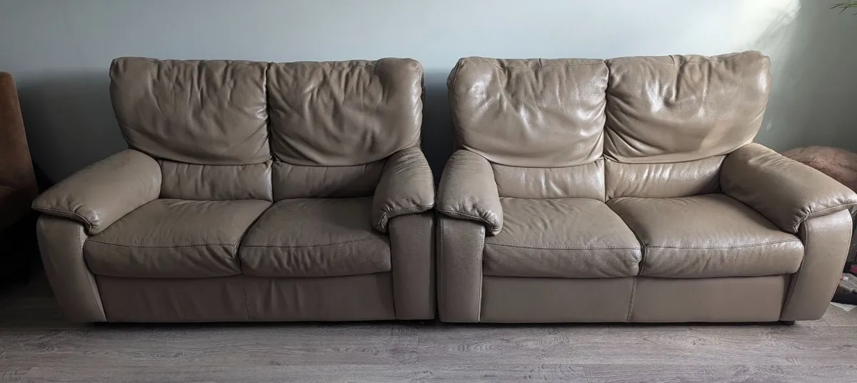 Couches/Sofa - Image 1