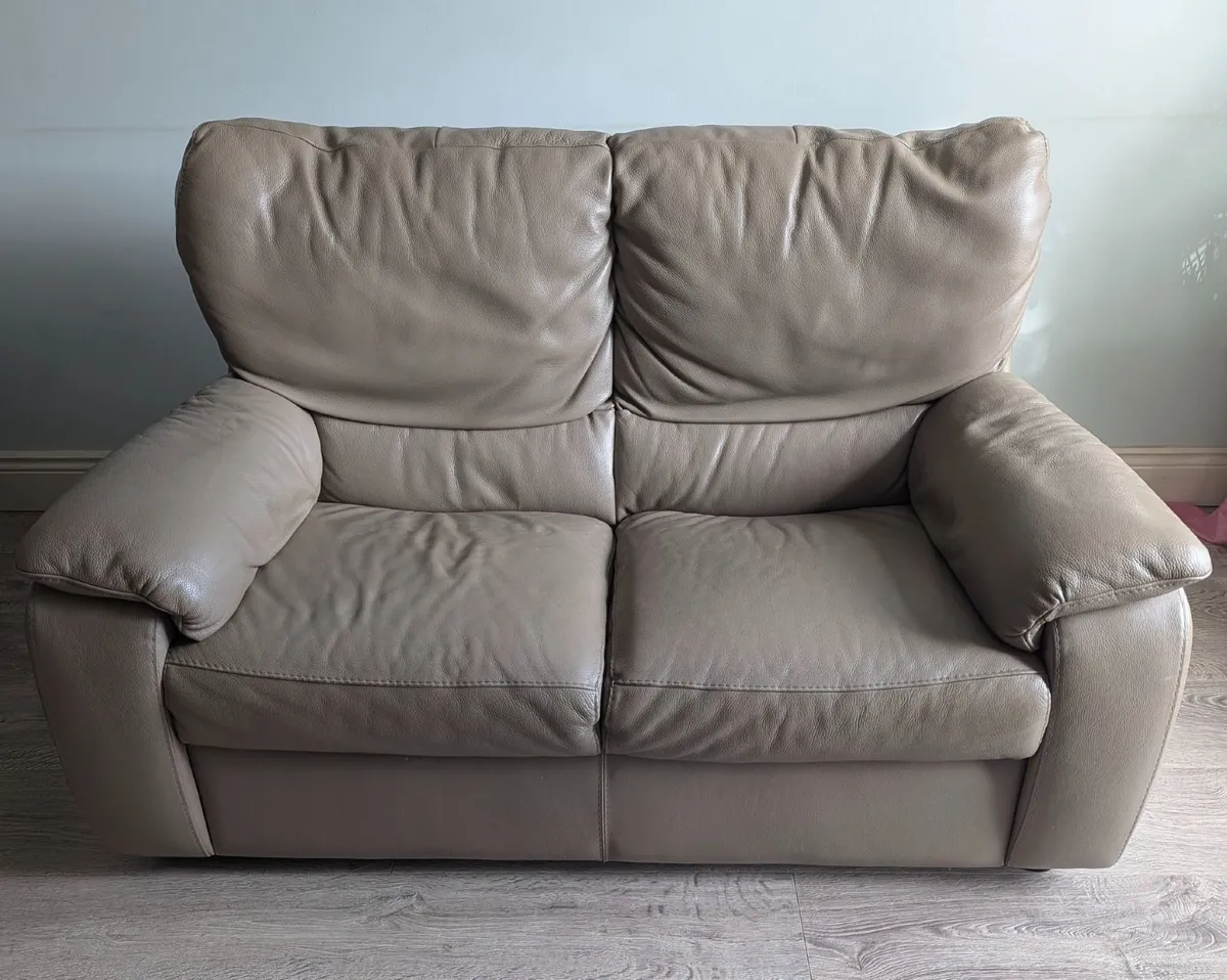 Couches/Sofa - Image 3