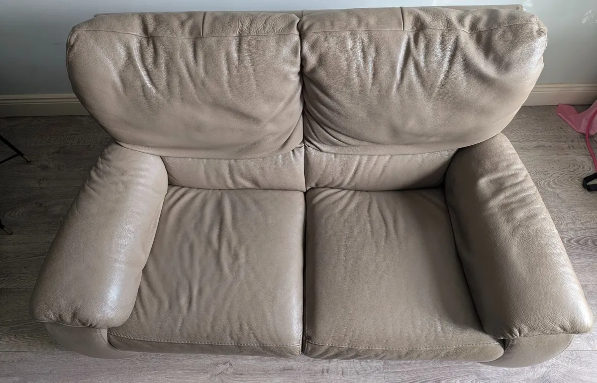 Couches/Sofa - Image 4