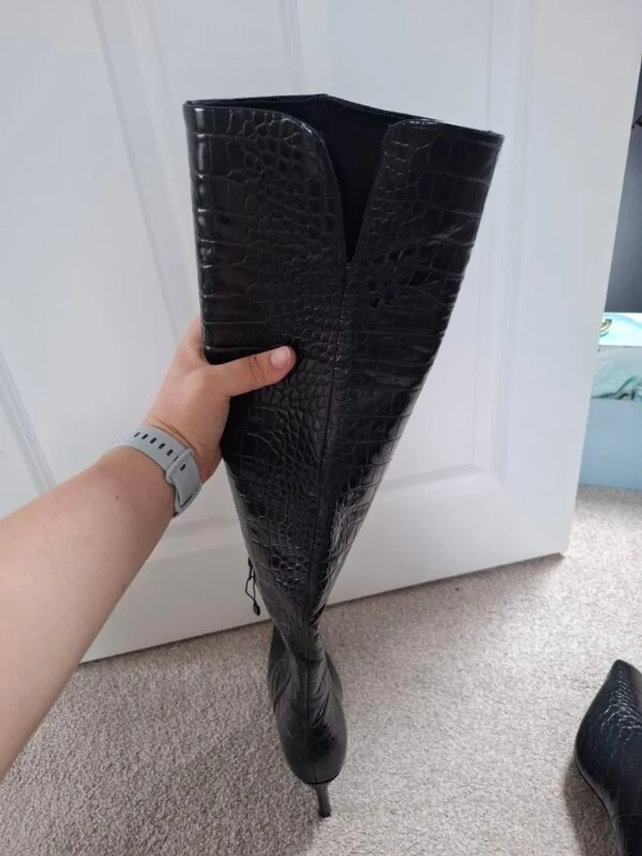 Boots - Image 1