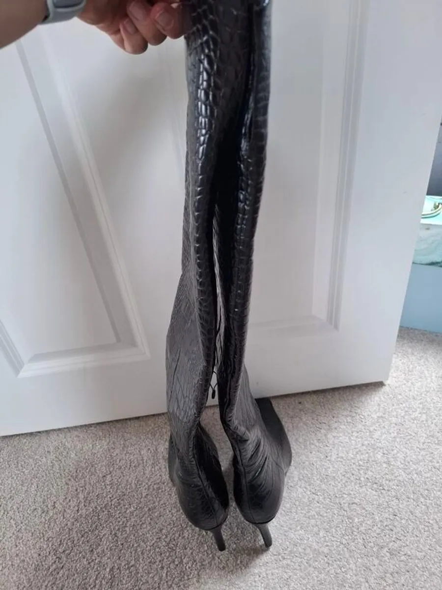 Boots - Image 2
