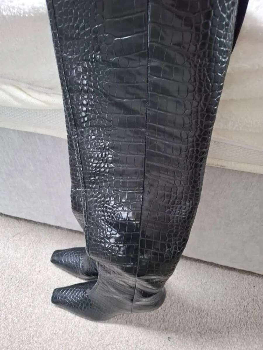 Boots - Image 4