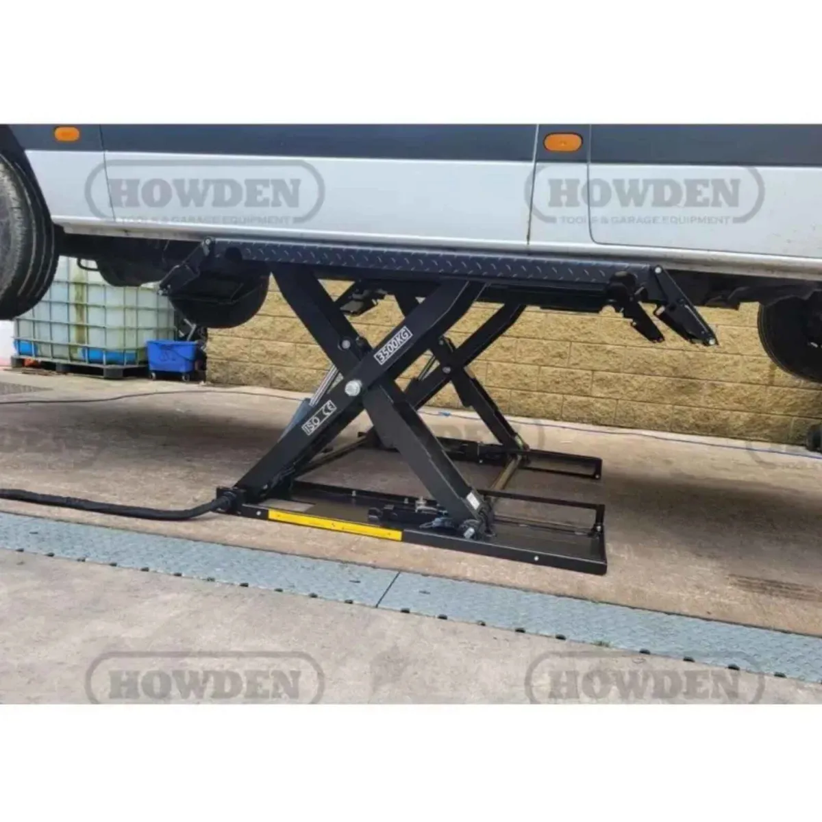 Taranto 3.5 Ton Mid Rise Auto Garage Lift - Image 4