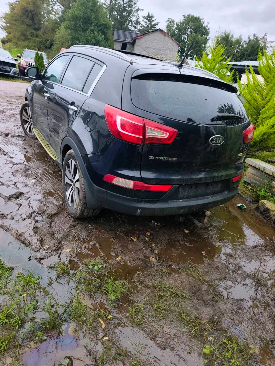 Kia sportage 1.7 2015 - Image 2