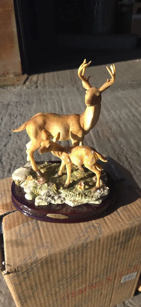 Figurines - Image 1