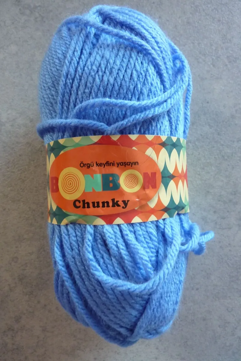 Balls of chunky yarn - Image 3