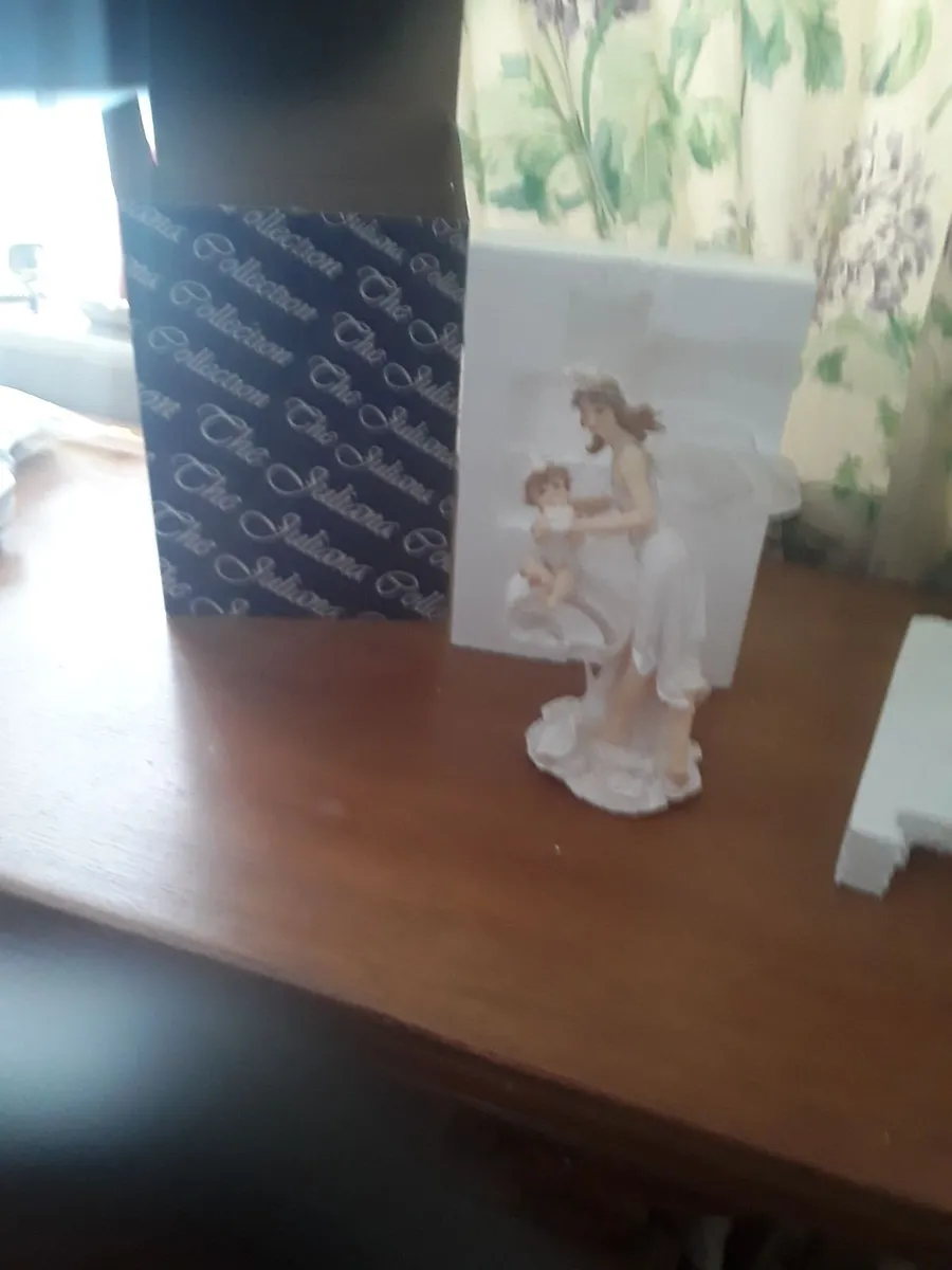 Lovely selection of fairies ornaments in boxes - Image 3