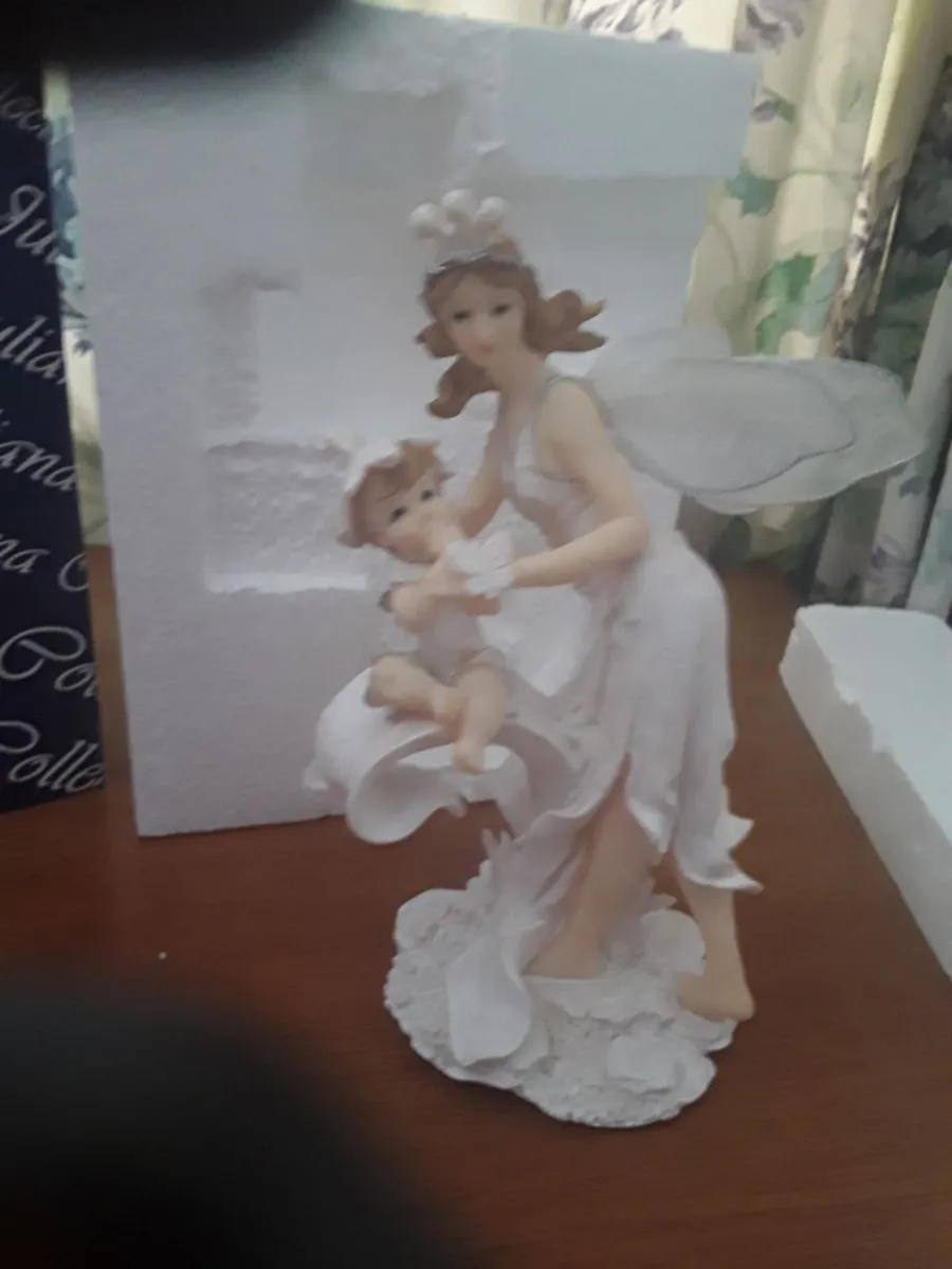Lovely selection of fairies ornaments in boxes - Image 4