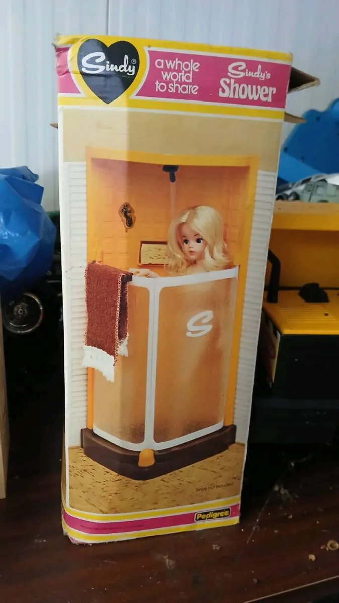 Sindy Shower . - Image 1