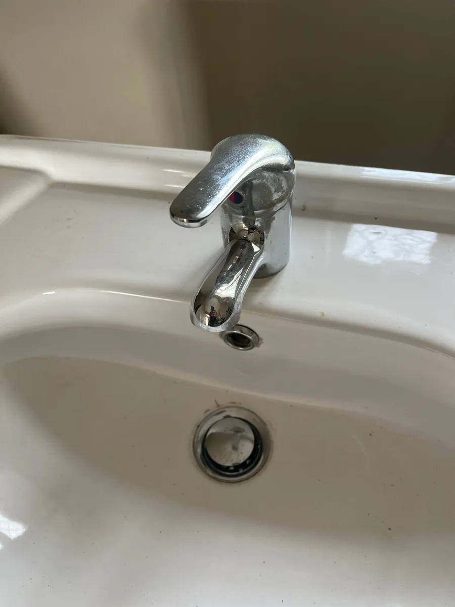 Hand basin and cabinet - Image 2