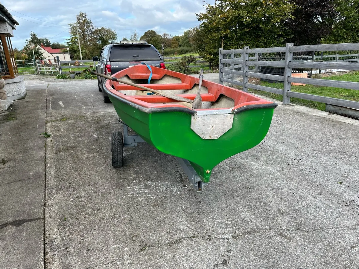 Boat and trailer - Image 2