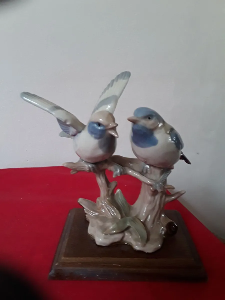 Vintage porcelain ornament of two birds - Image 1