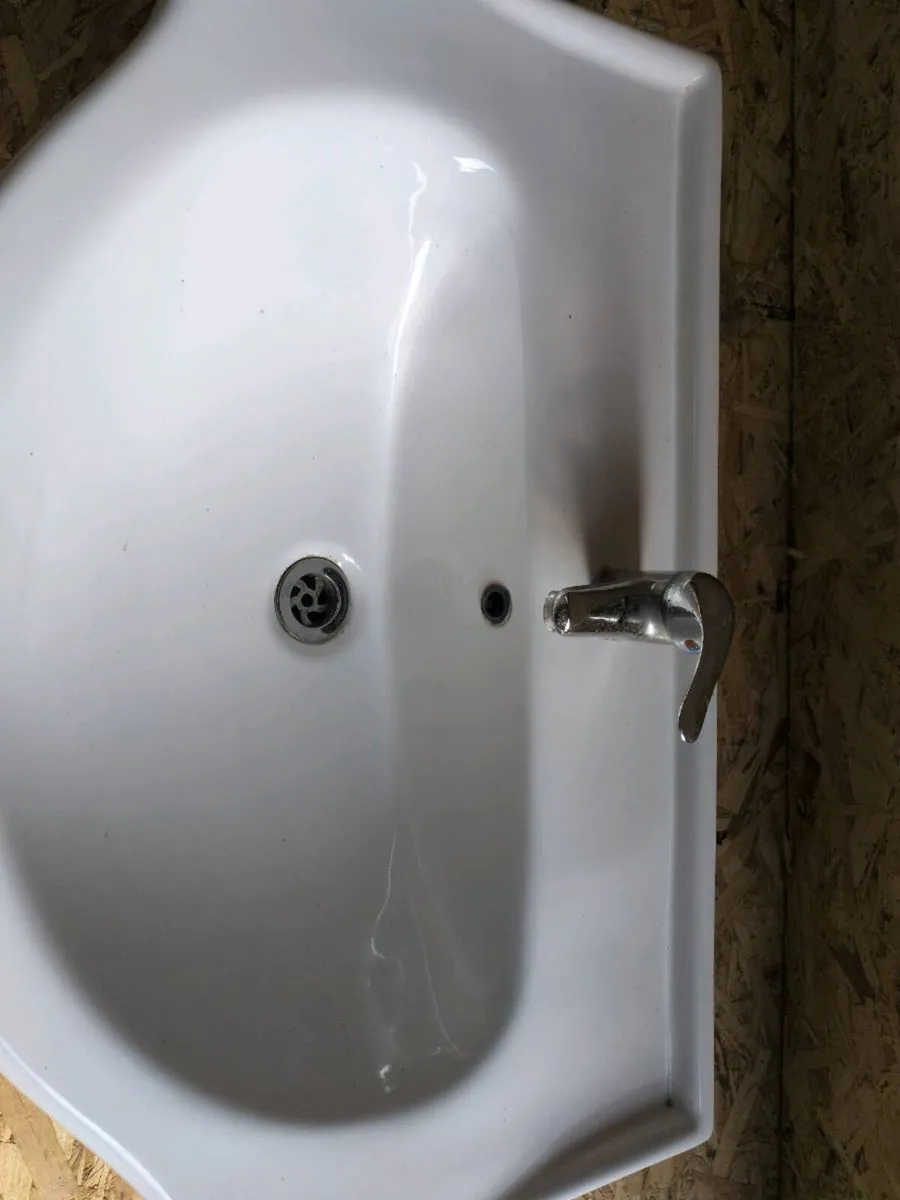Bathroom sink - Image 2