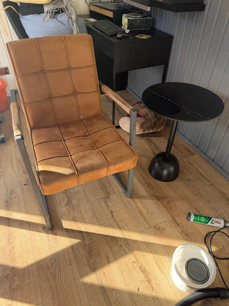 Chair and table - Image 1