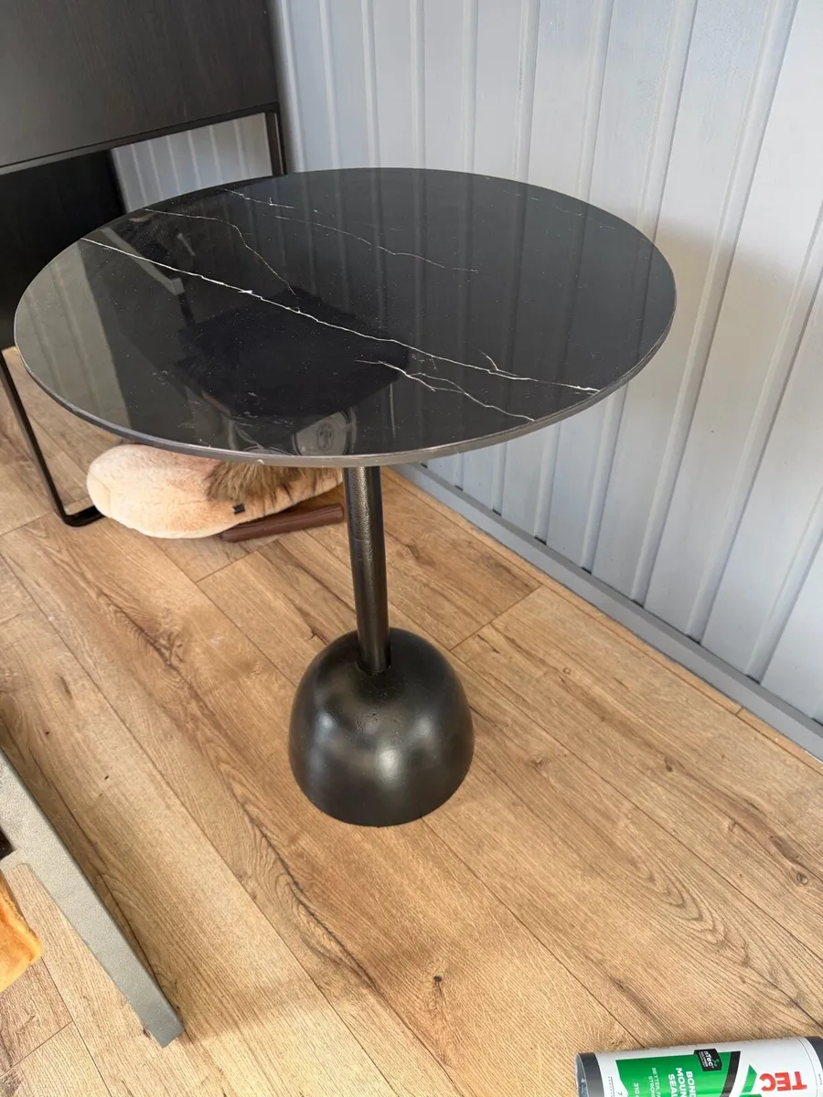 Chair and table - Image 3