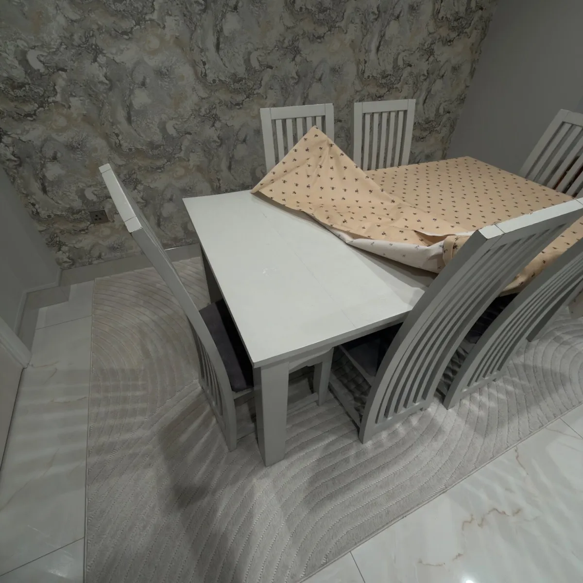 Table with chairs - Image 3