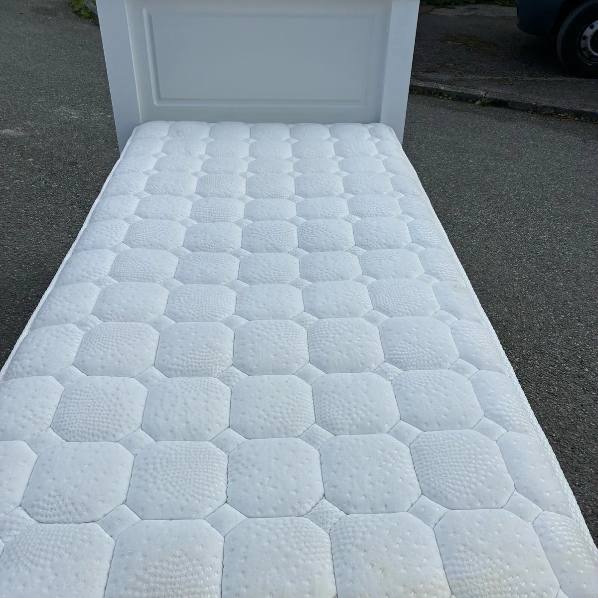 Fabulous white solid Single bed & 10” Mattress - Image 3