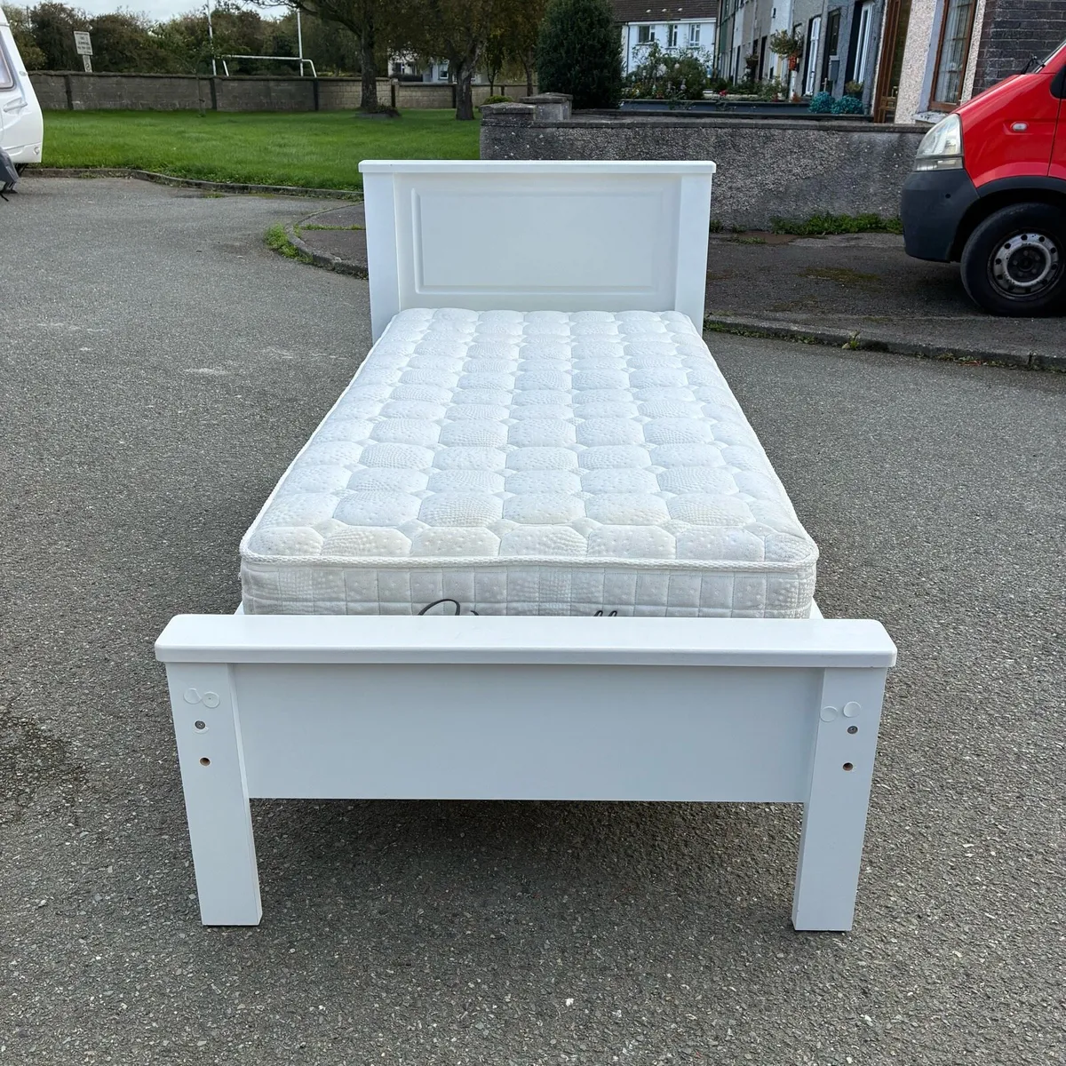 Fabulous white solid Single bed & 10” Mattress - Image 1