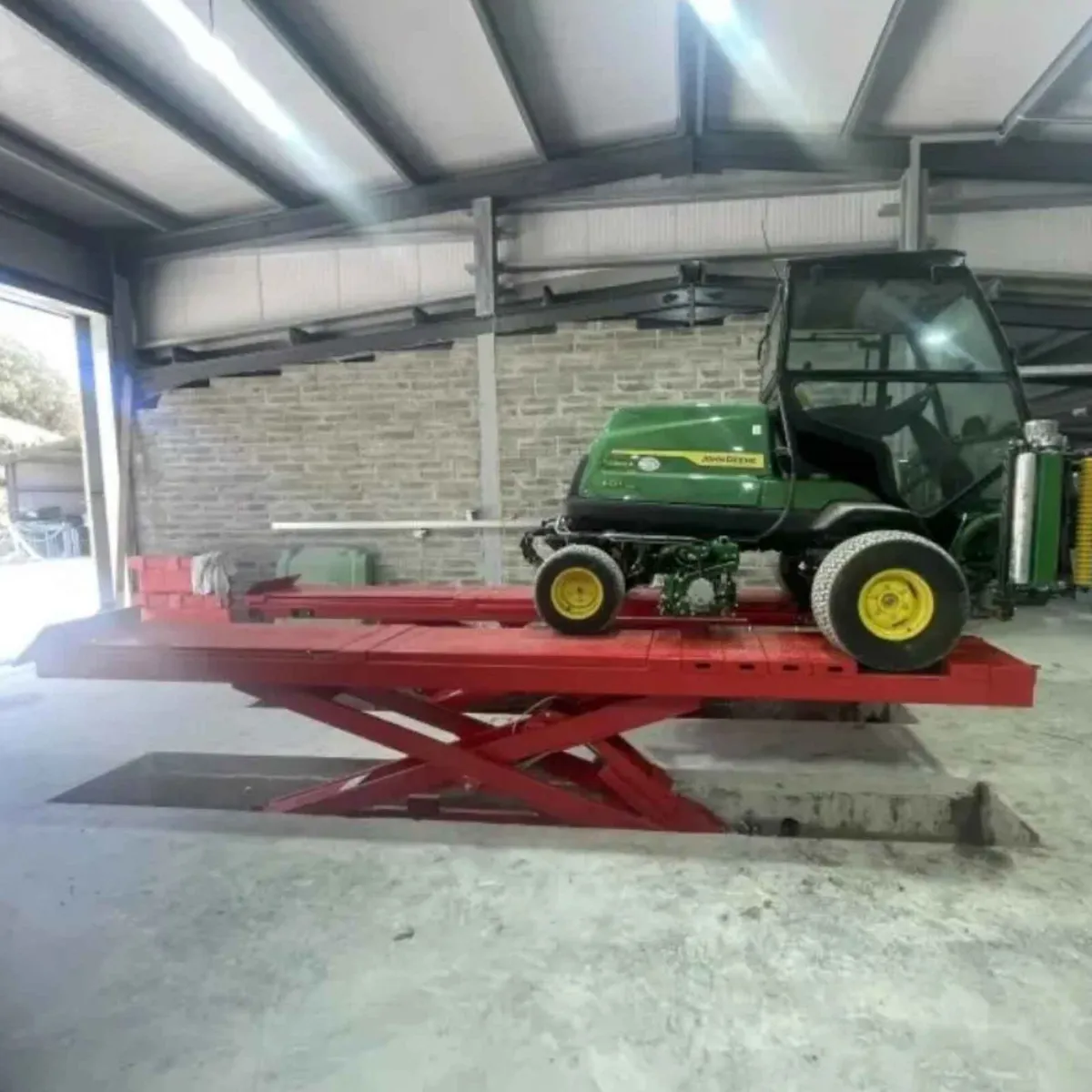 Taranto 4.2 Ton Platform Scissor Lift 4.8 Mtr 230v - Image 1