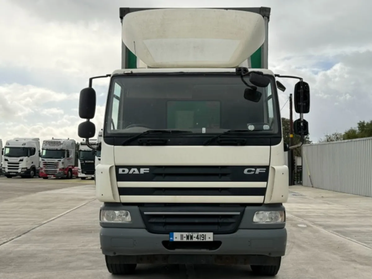 2011 DAF CF75 310 6X2 CURTAIN WITH MOFFETT KIT - Image 2