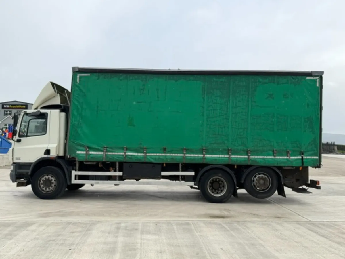 2011 DAF CF75 310 6X2 CURTAIN WITH MOFFETT KIT - Image 4