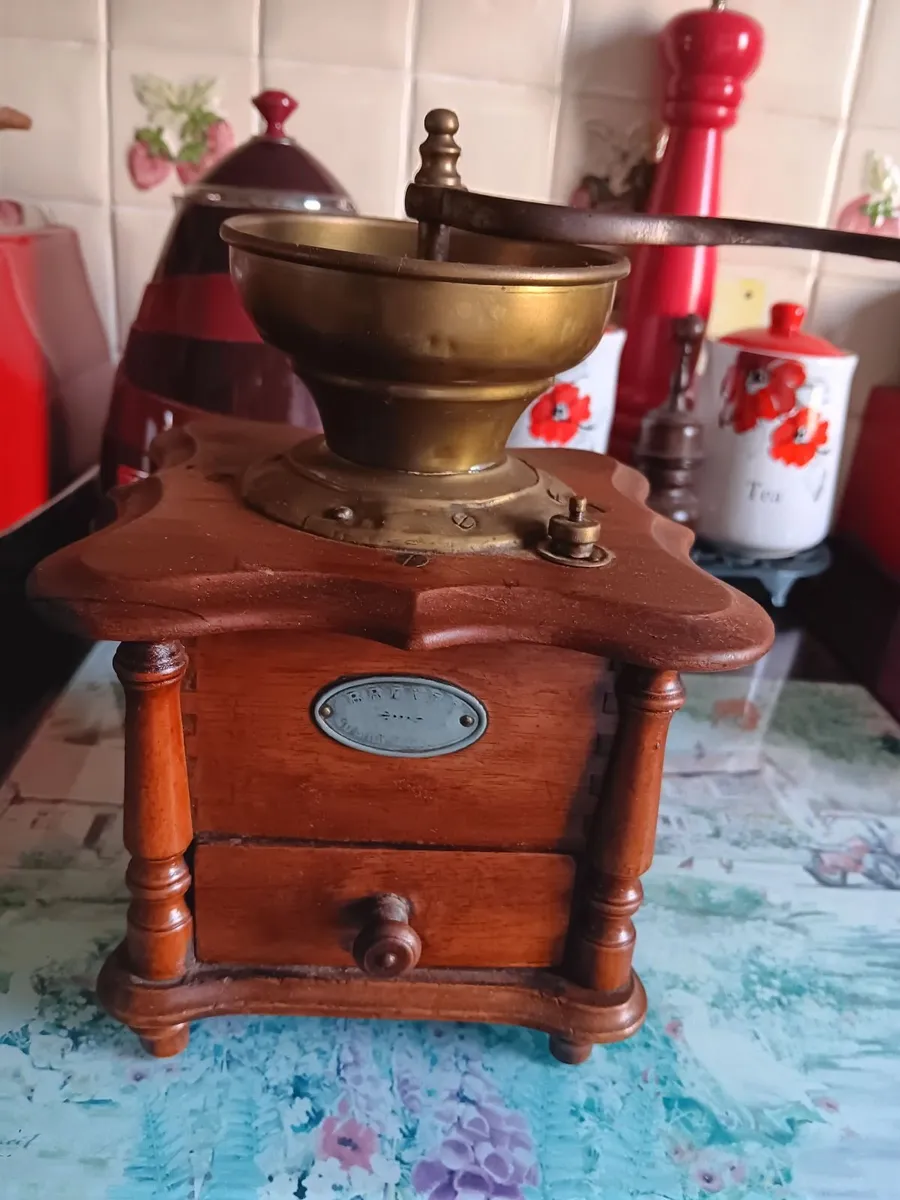 Vintage coffee grinder - Image 1