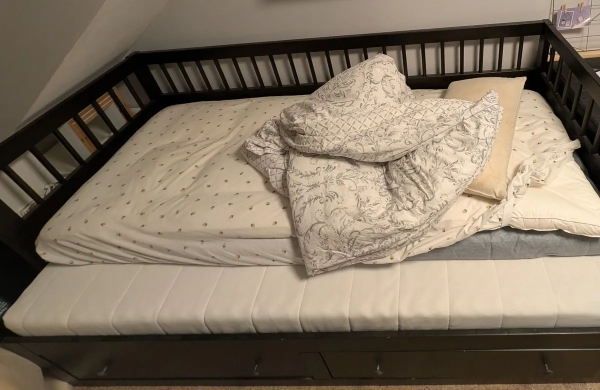 IKEA Hemnes daybed with two drawers - black - Image 1